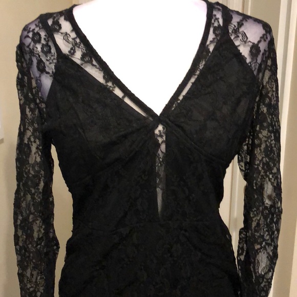 All over black lace knee length - Picture 7 of 8